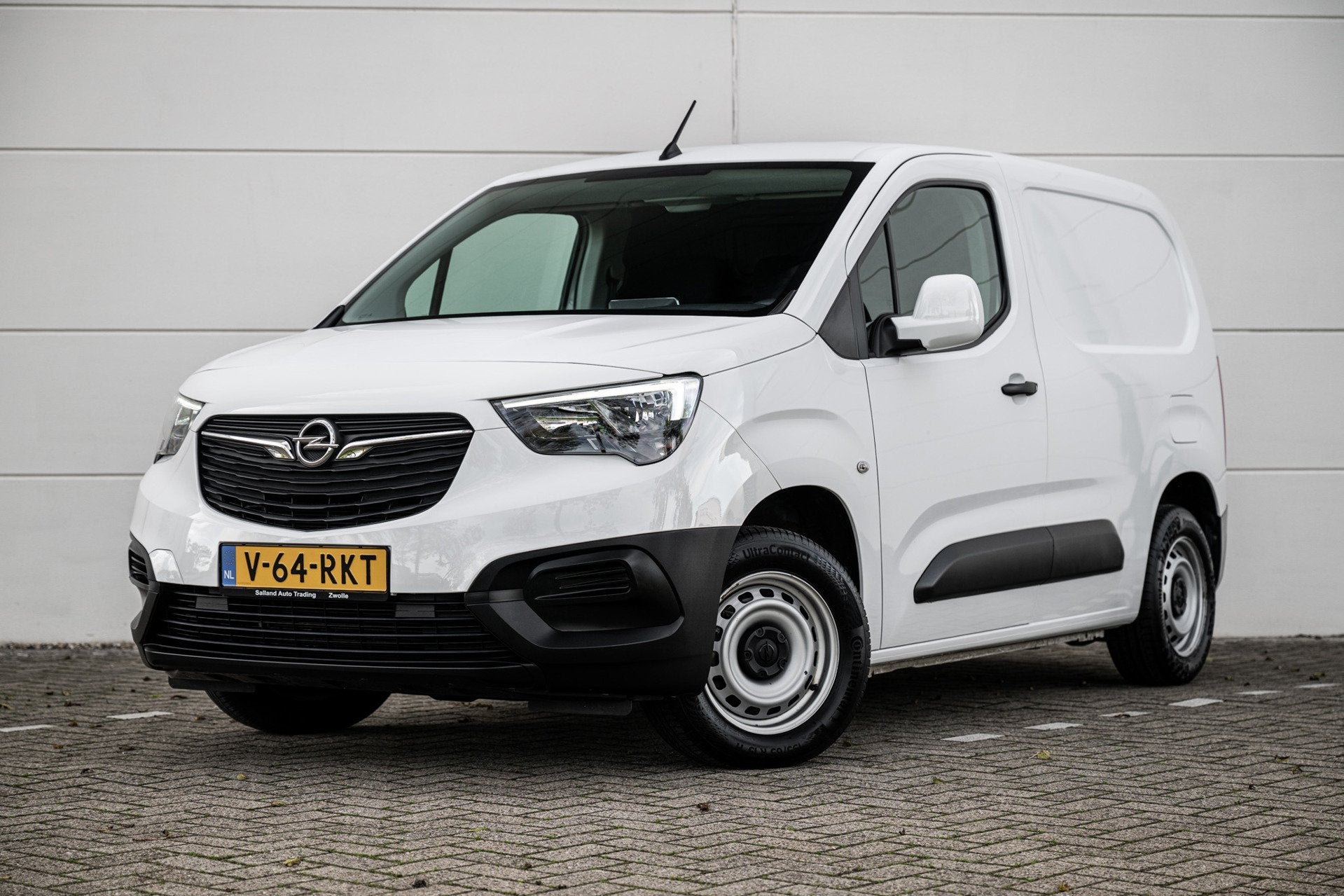 Opel Combo 1.2 Turbo 110pk 3-PRS MARGE |Airco|Cruise|Trekhaa, Auto's, Voorwielaandrijving, Dealer onderhouden, 1199 cc, Wit
