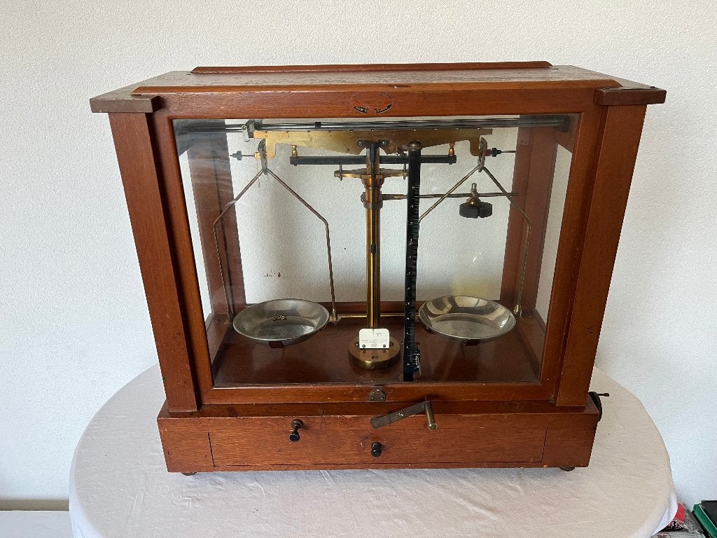Antieke Seederer-Kohlbusch Laboratoriumweegschaal Vitrine, Antiek en Kunst, Ophalen of Verzenden