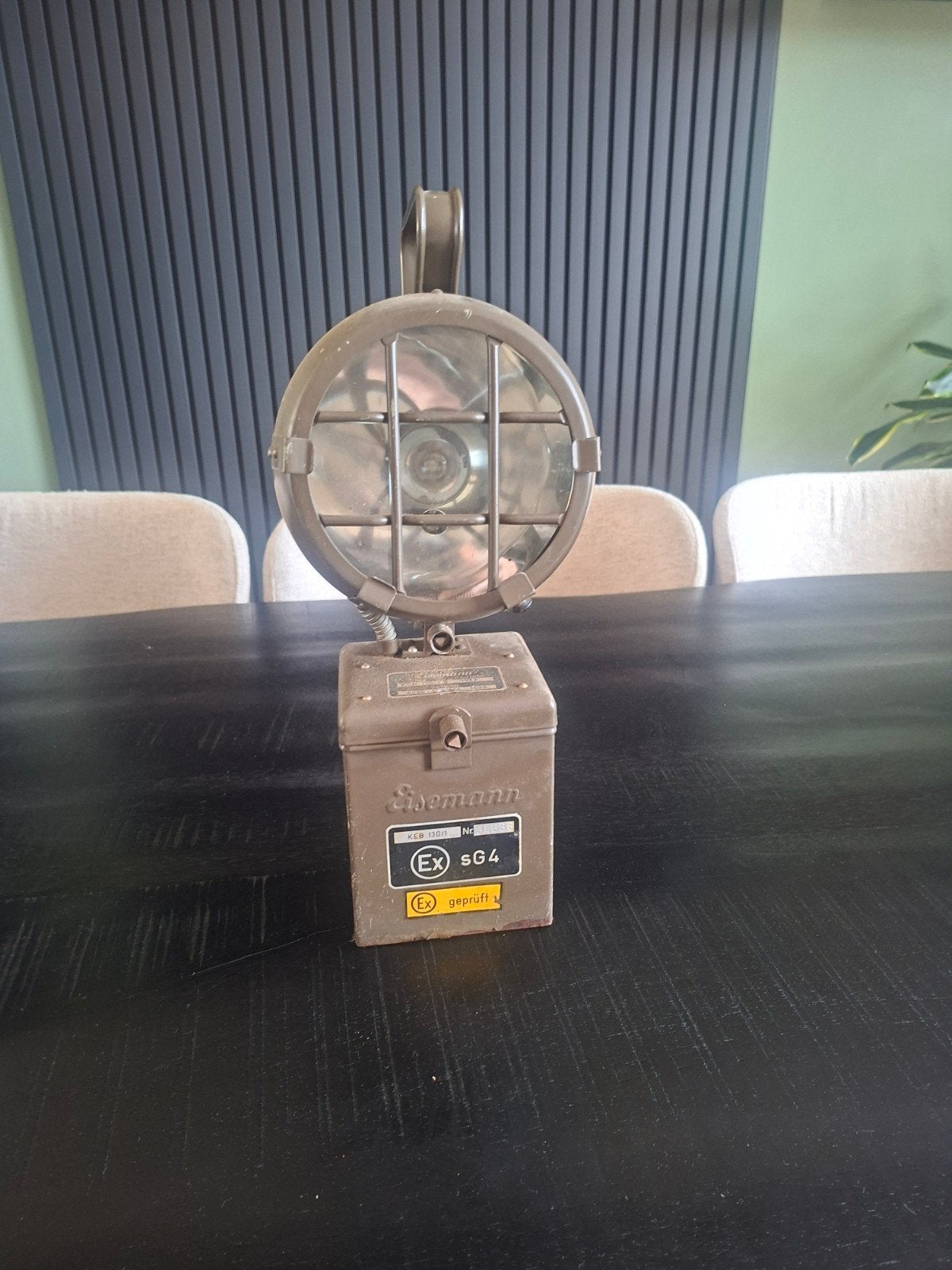 Duitse legerlamp Eisemann KEB 130/1, bouwjaar 1962, Ophalen