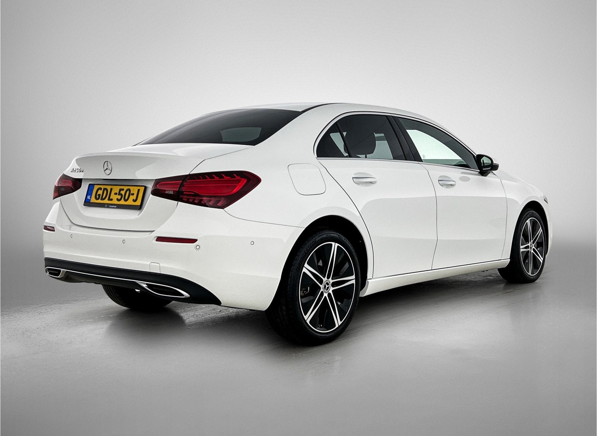 Mercedes-Benz A-Klasse 250 e Star Edition Luxury Line Sfeerv, 12 maanden, Gebruikt, 4 cilinders, 15 kWh