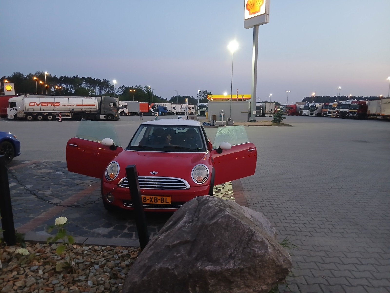 Mini 1.6 Cooper 2007 Rood The engine is running unevenly., Auto's, Voorwielaandrijving, 750 kg, 4 cilinders, 4 stoelen