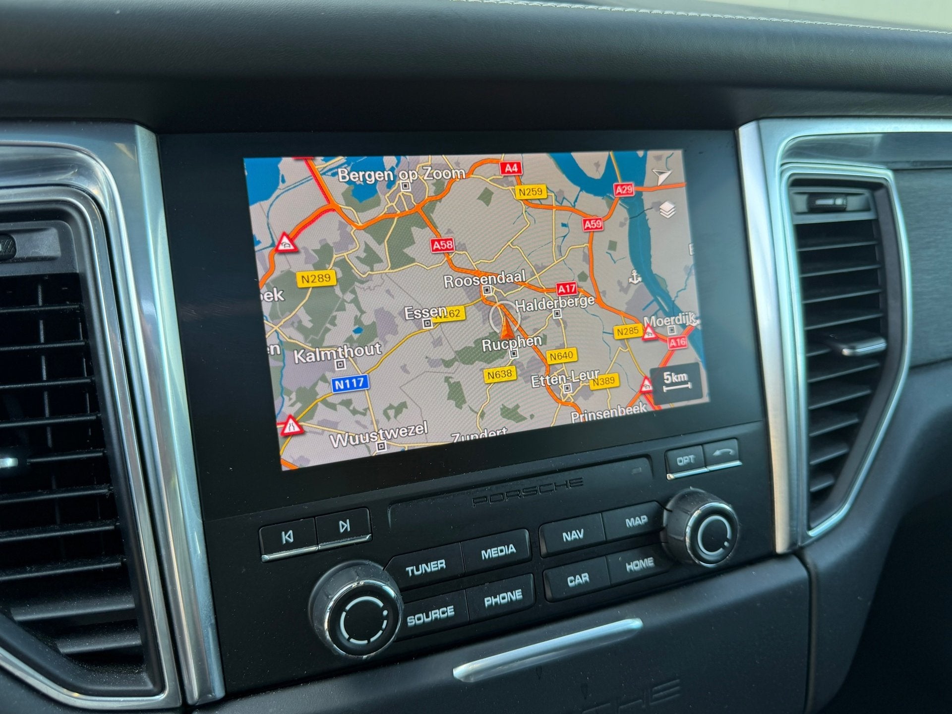 Foto 24 van Porsche Macan 3.0 GTS Pano Lucht Bose 21 inch