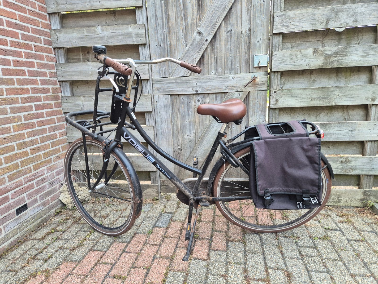 Vogue Transporterfiets met nieuw zadel en kapotte ketting, Terugtraprem, Ophalen, Overige merken, 53 tot 56 cm