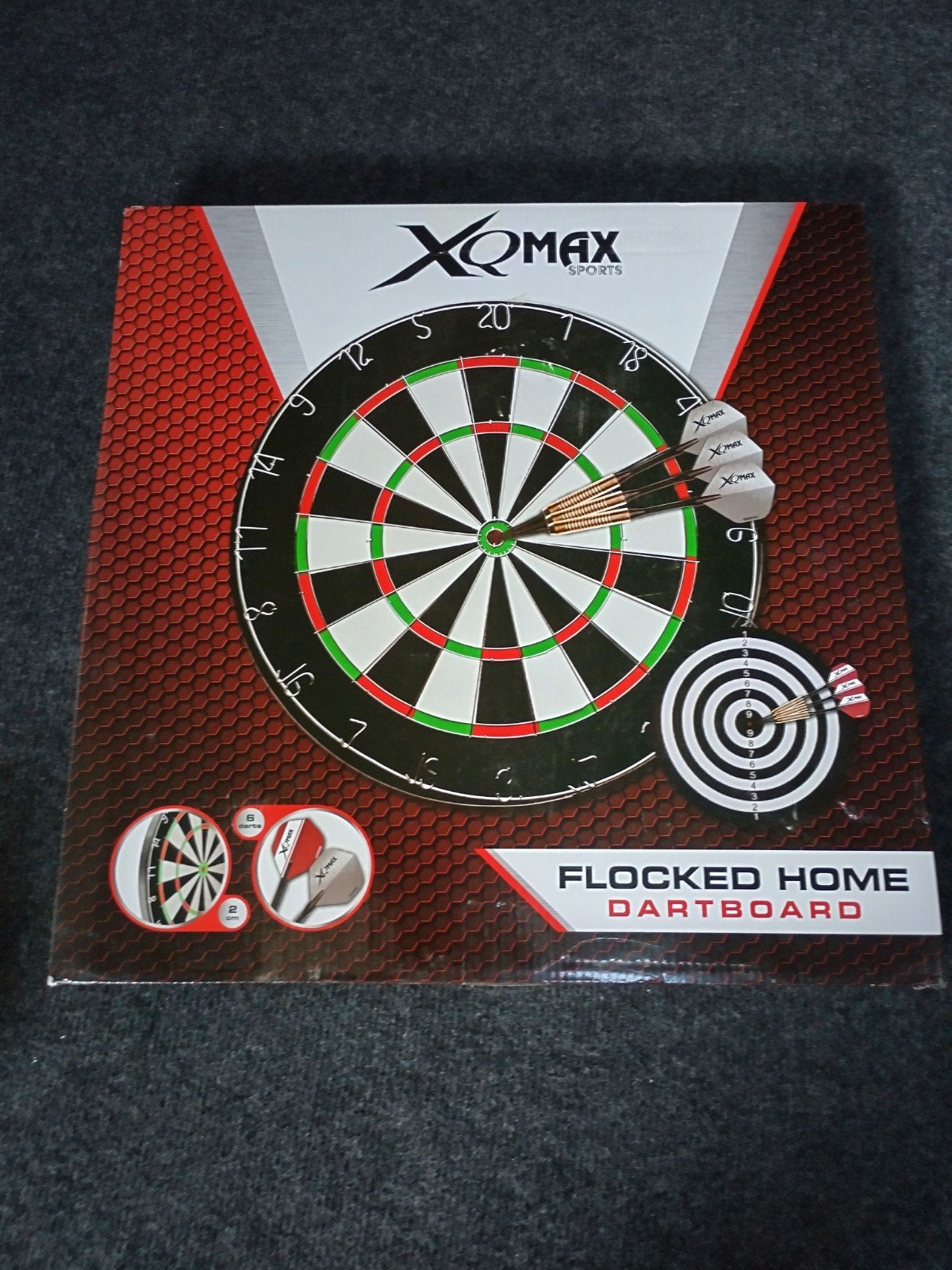 Dartsbord en darts tapijt, Sport en Fitness, Ophalen, Nieuw, Dartbord met pijlen