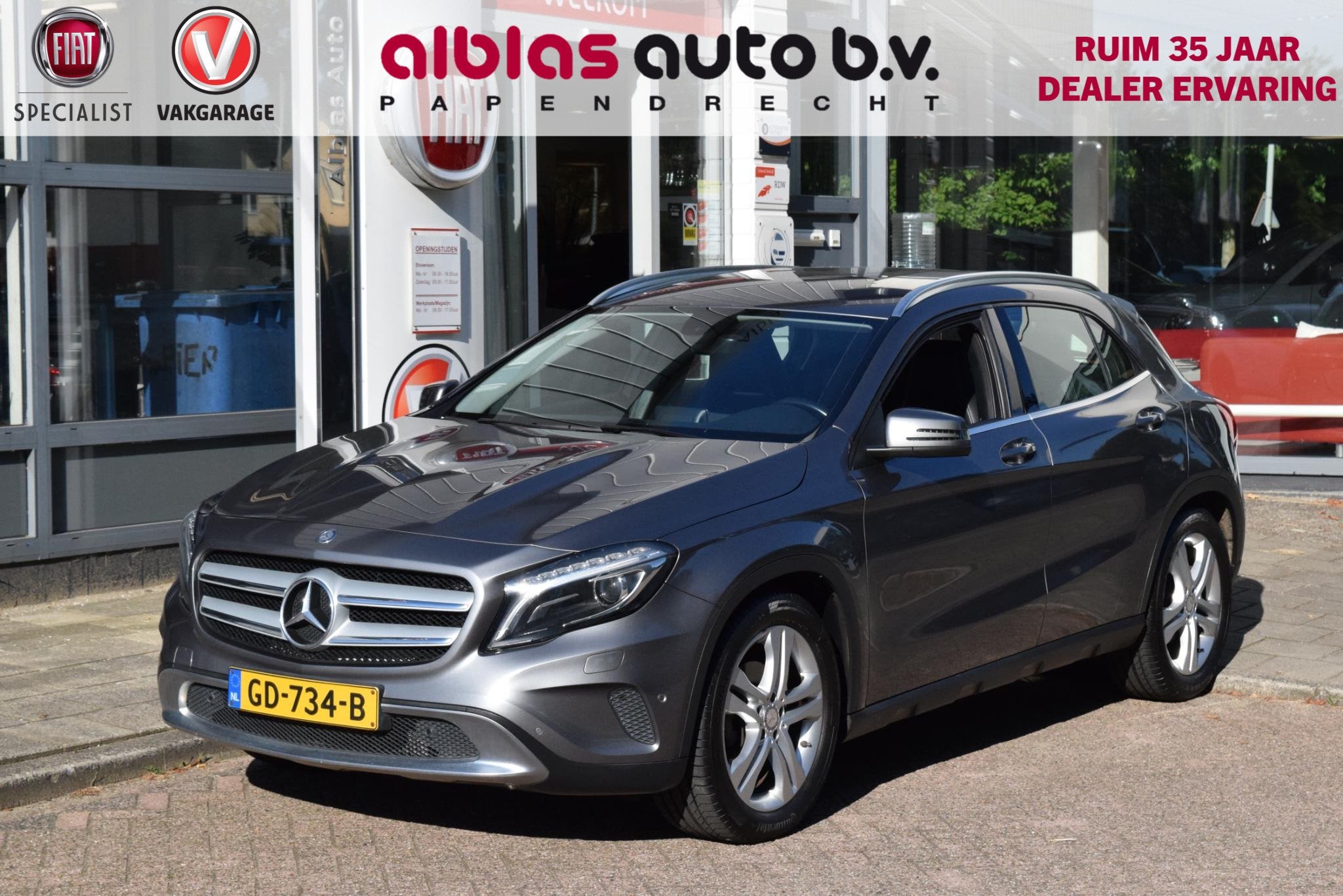 Mercedes-Benz GLA-klasse 200 Ambition|Lage km|Sportstoelen|1, Auto's, Voorwielaandrijving, Gebruikt, Leder en Stof, Bedrijf