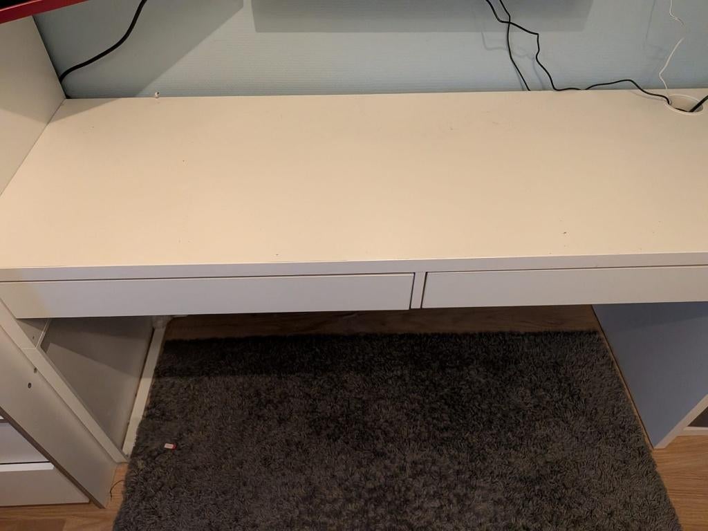 Micke bureau, Huis en Inrichting, Bureaus, Ophalen, Gebruikt, Spaanplaat of MDF, Kabelgoot