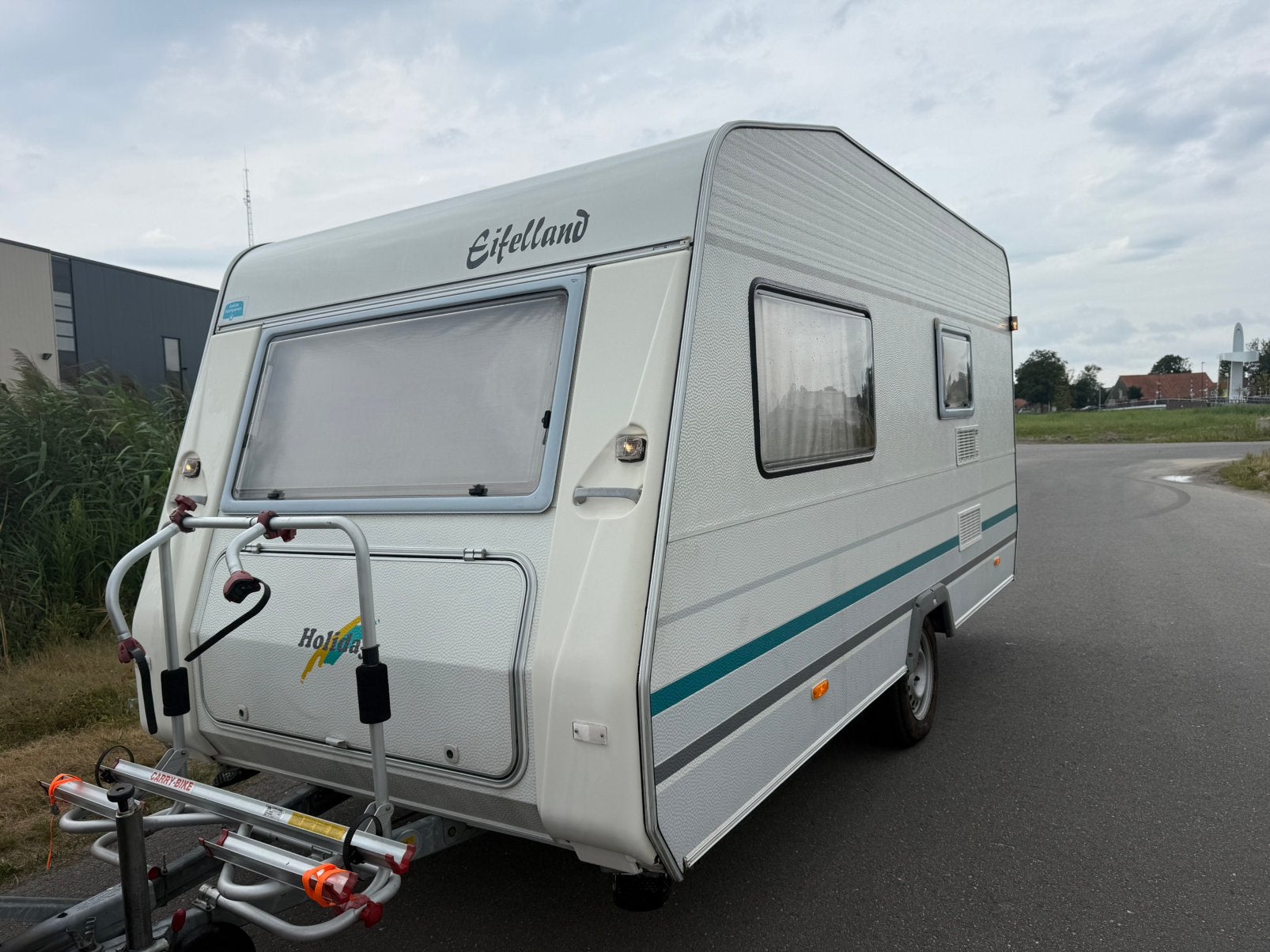 Eifelland holiday gezinscaravan 3pers Stapelbed, Rondzit, Luifel, 750 - 1000 kg, 4 tot 5 meter