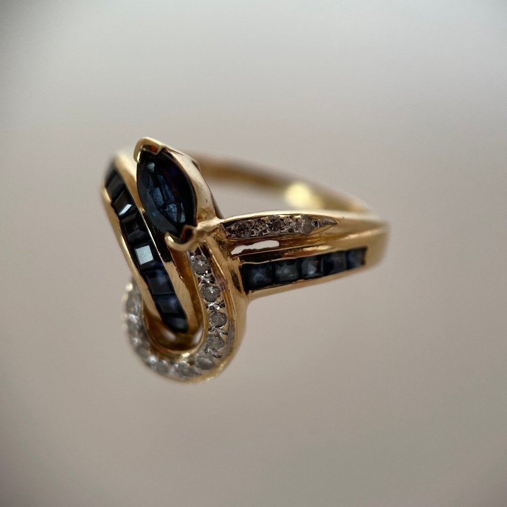 gouden damesring met briljant en saffier, Sieraden, Tassen en Uiterlijk, Ringen, Ophalen of Verzenden, Met edelsteen, Dame, Goud