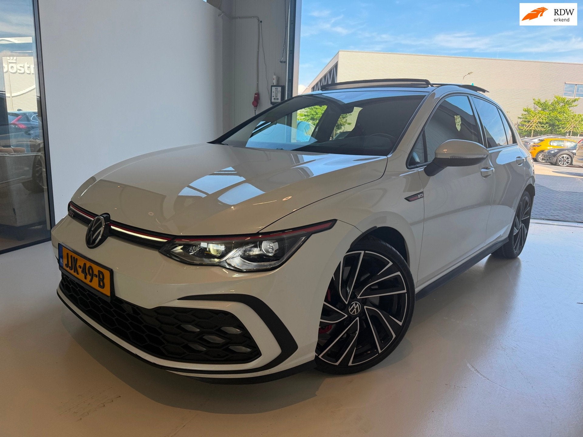 Volkswagen GOLF 2.0 TSI GTI Uniek 6250 dzkm Panorama Camera, 4 cilinders, 1984 cc, Wit, 245 pk