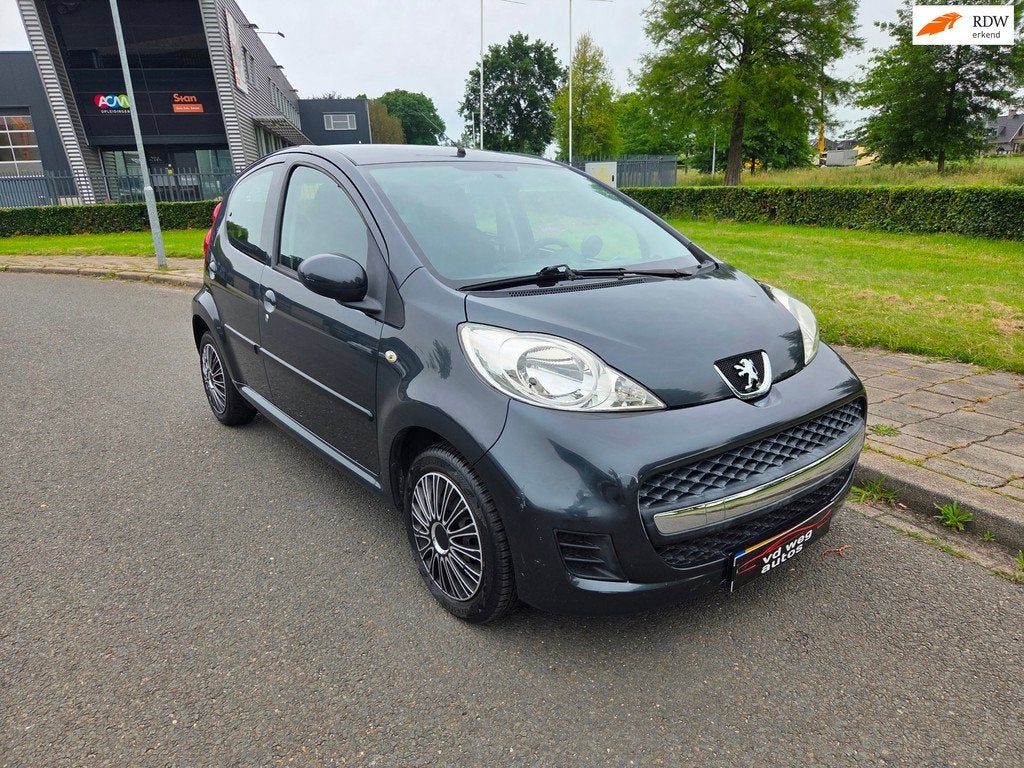 Peugeot 107 1.0-12V XR 5 deurs airco, Voorwielaandrijving, Gebruikt, 4 stoelen, 68 pk