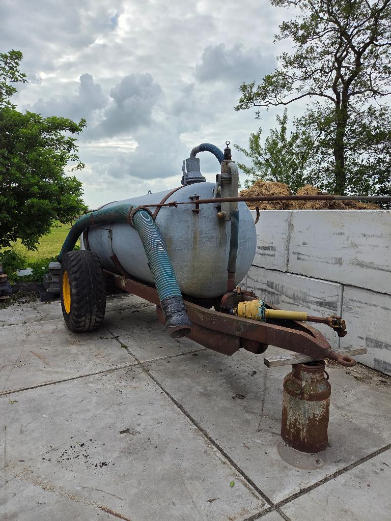 Oude giertank / watertank, Zakelijke goederen, Ophalen, Overige, Overige typen