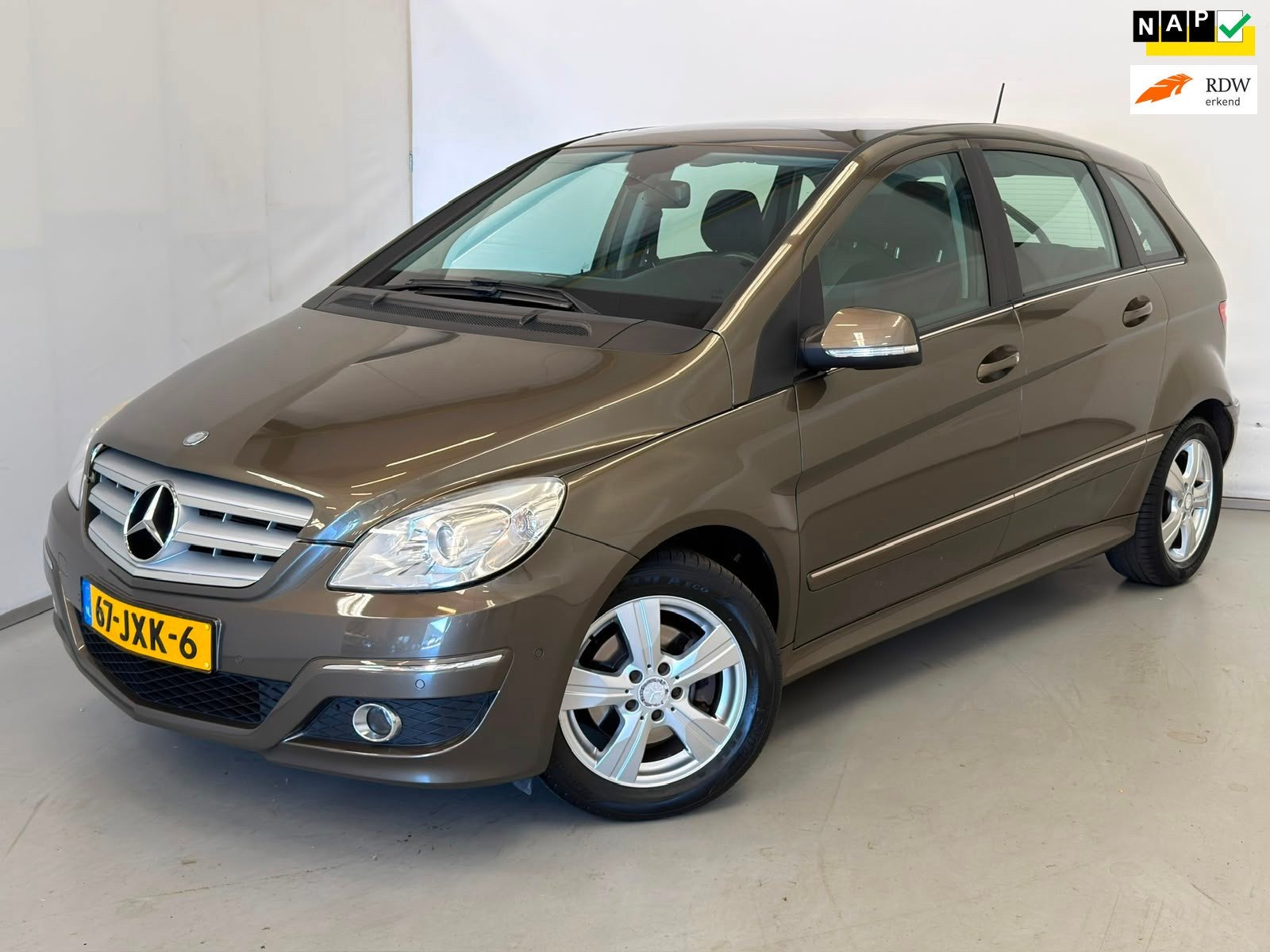 Mercedes-Benz B-klasse 200 Turbo / Automaat / NL-auto / Trek, Auto's, Mercedes-Benz, Gebruikt, 4 cilinders, Bruin, Stoelverwarming