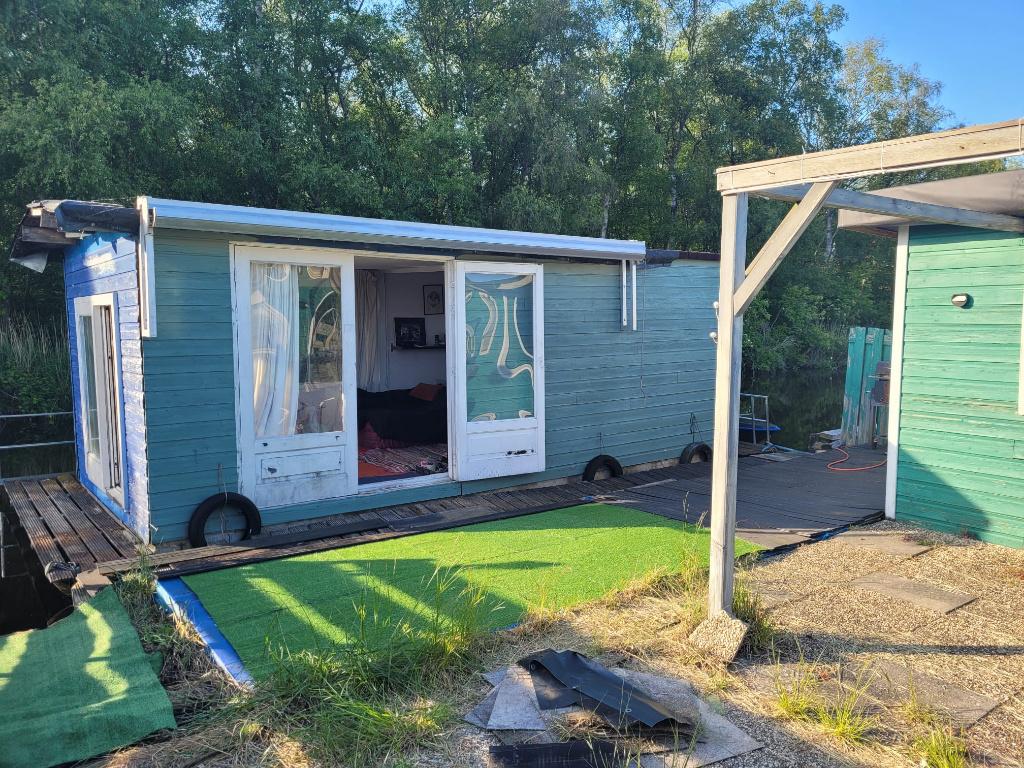 Woonboot met ligplaats en chalet, Den Ilp, Verkoop zonder makelaar, 2 kamers, Noord-Holland