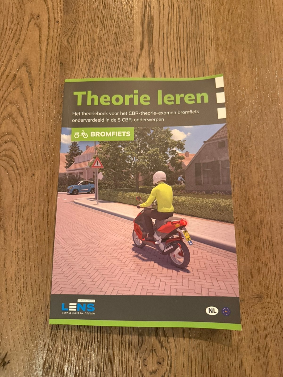 Theorieboek bromfiets, Boeken, Ophalen of Verzenden, Gelezen, Algemeen