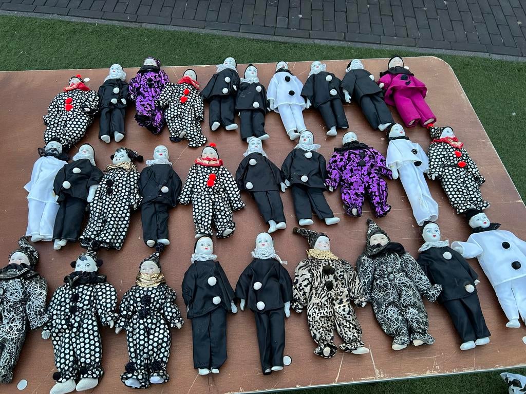 Vintage 29 stuks Porseleinen pierrot Clown Poppen, Verzamelen, Poppen, Ophalen of Verzenden, Gebruikt, Pop