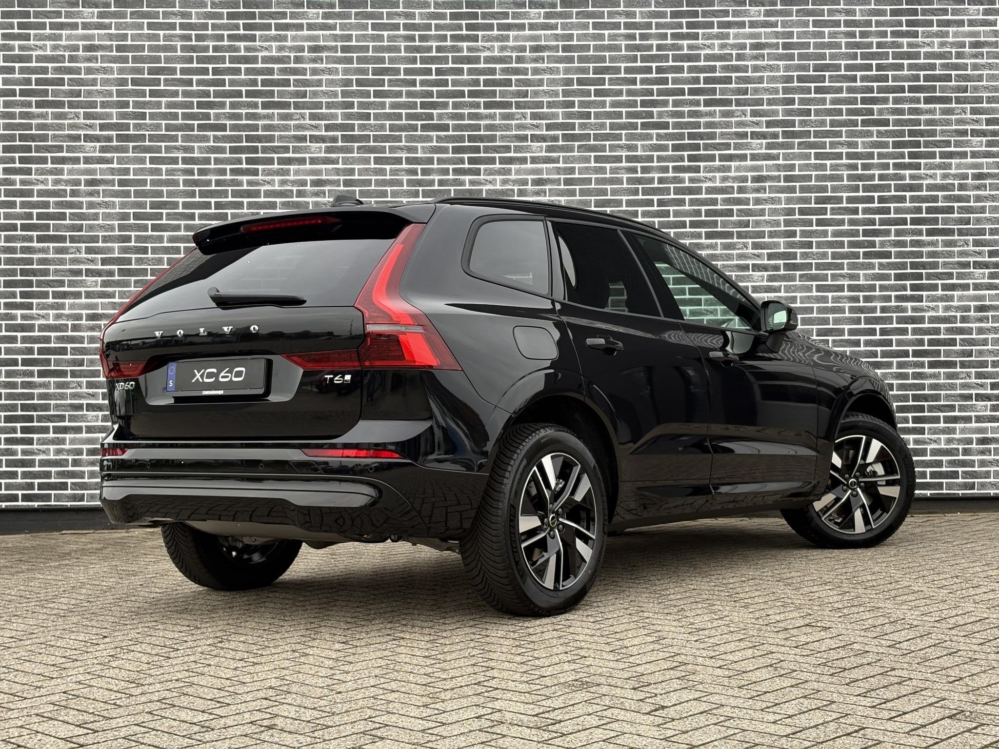 Volvo XC60 2.0 T6 Plug-in hybrid AWD Essential | Gratis Trek, Auto's, Automaat, 12 maanden, Gebruikt, Euro 6