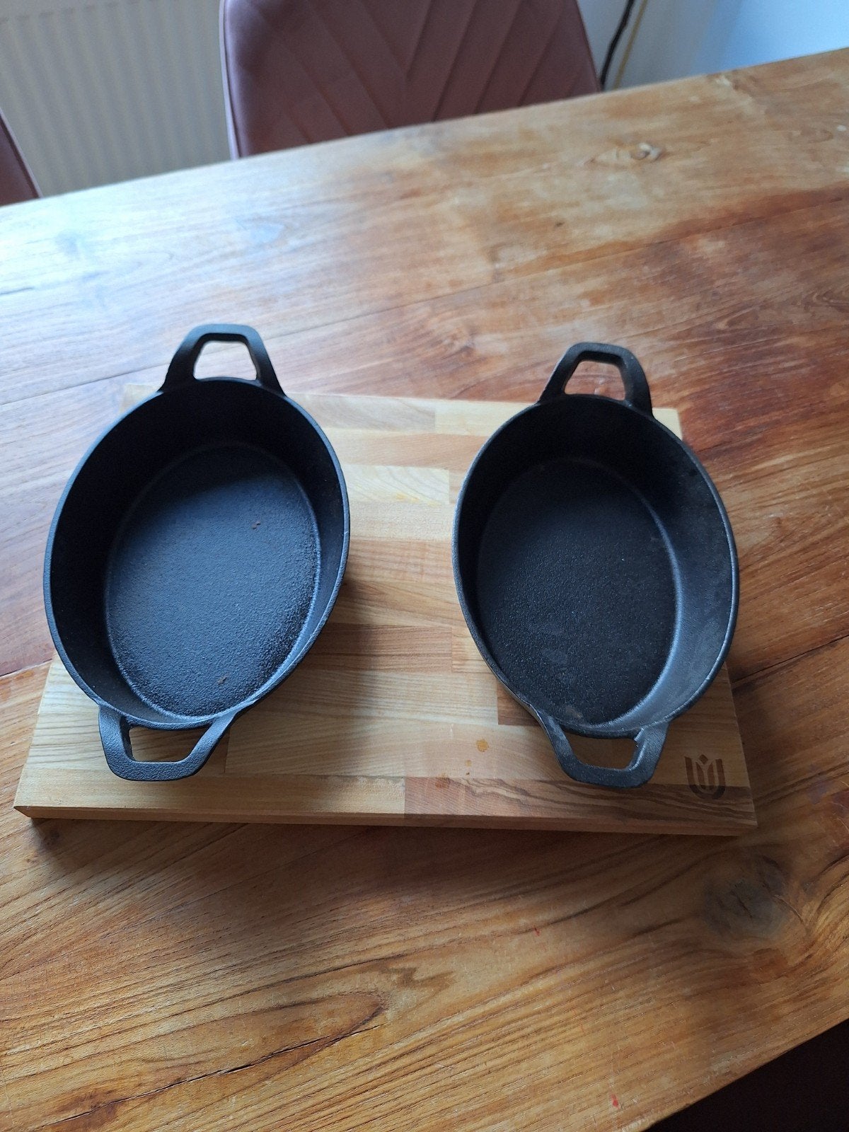 Vochelt Gietijzeren Serveerset met Houten Plank, Ophalen of Verzenden, Gebruikt, Overige materialen
