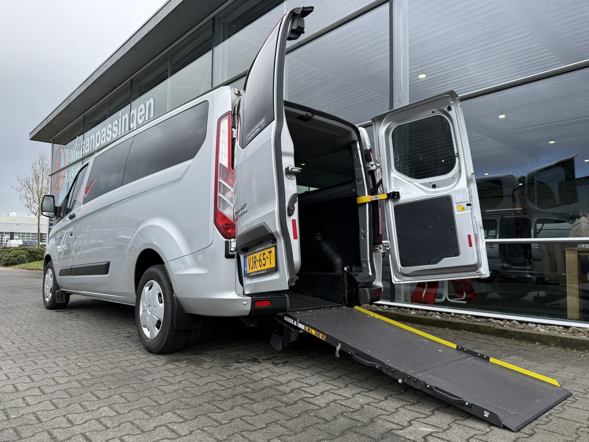 Ford Transit Custom 5+1 Rolstoelbus 320 2.0 TDCI L2H1 Trend, Auto's, Bestelauto's, Voorwielaandrijving, Gebruikt, 4 cilinders