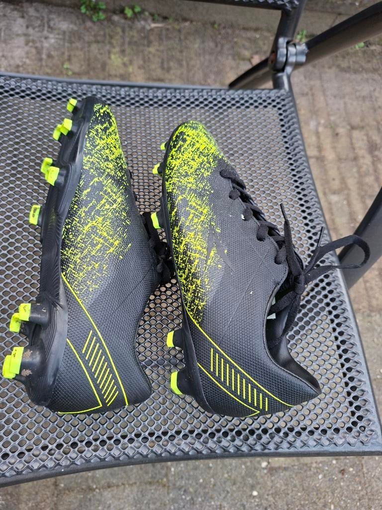 Voetbalschoenen 40, Sport en Fitness, Voetbal, Maat XS of kleiner, Ophalen of Verzenden, Zo goed als nieuw, Schoenen