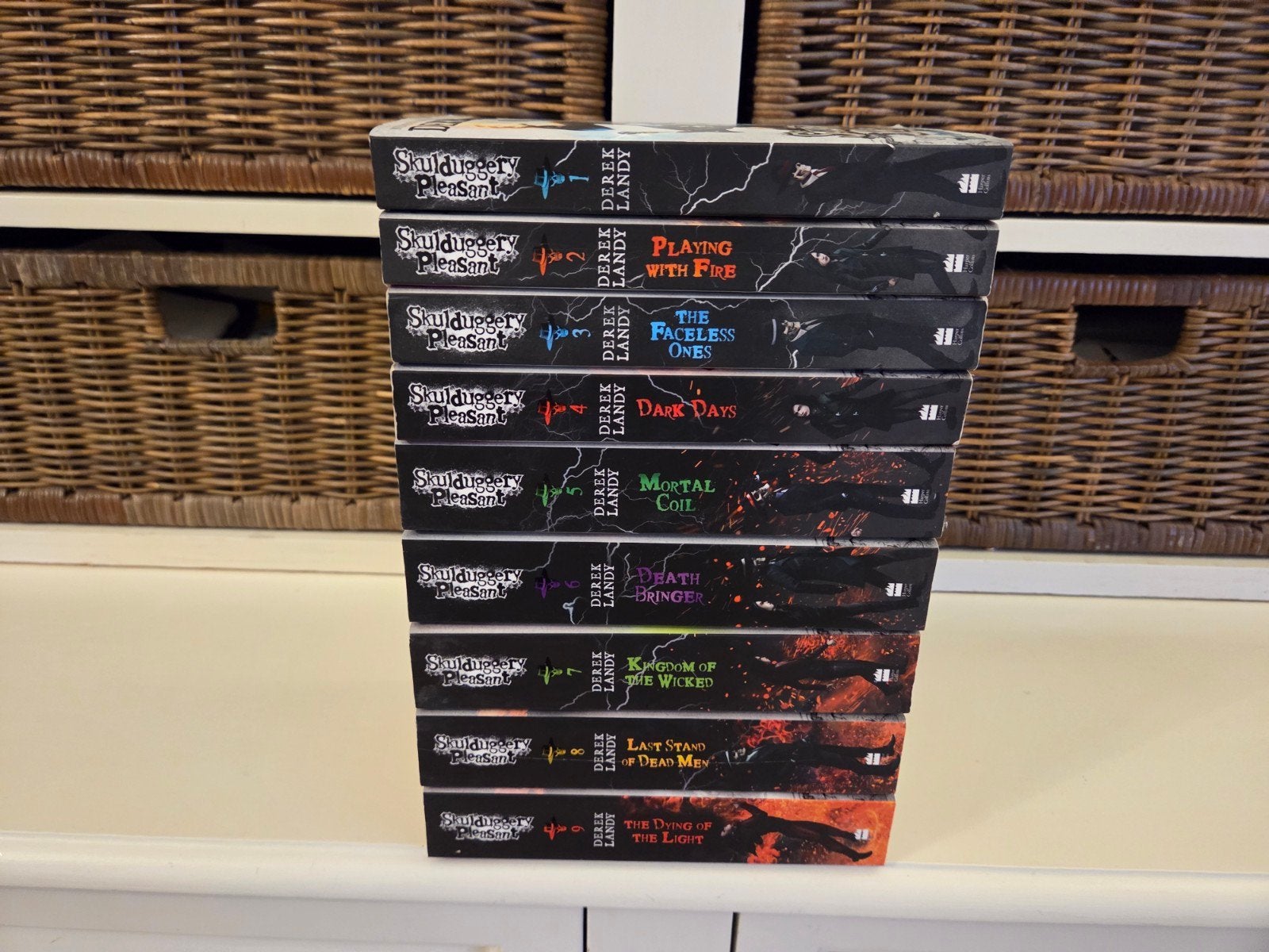 Derek Landy - Skulduggery Pleasant, Ophalen of Verzenden, Gelezen