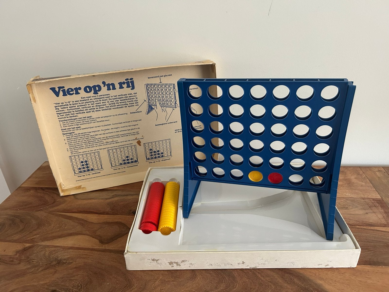 Vier op 'n rij - Klassiek bordspel van MB Spellen, Een of twee spelers, Ophalen of Verzenden, Gebruikt