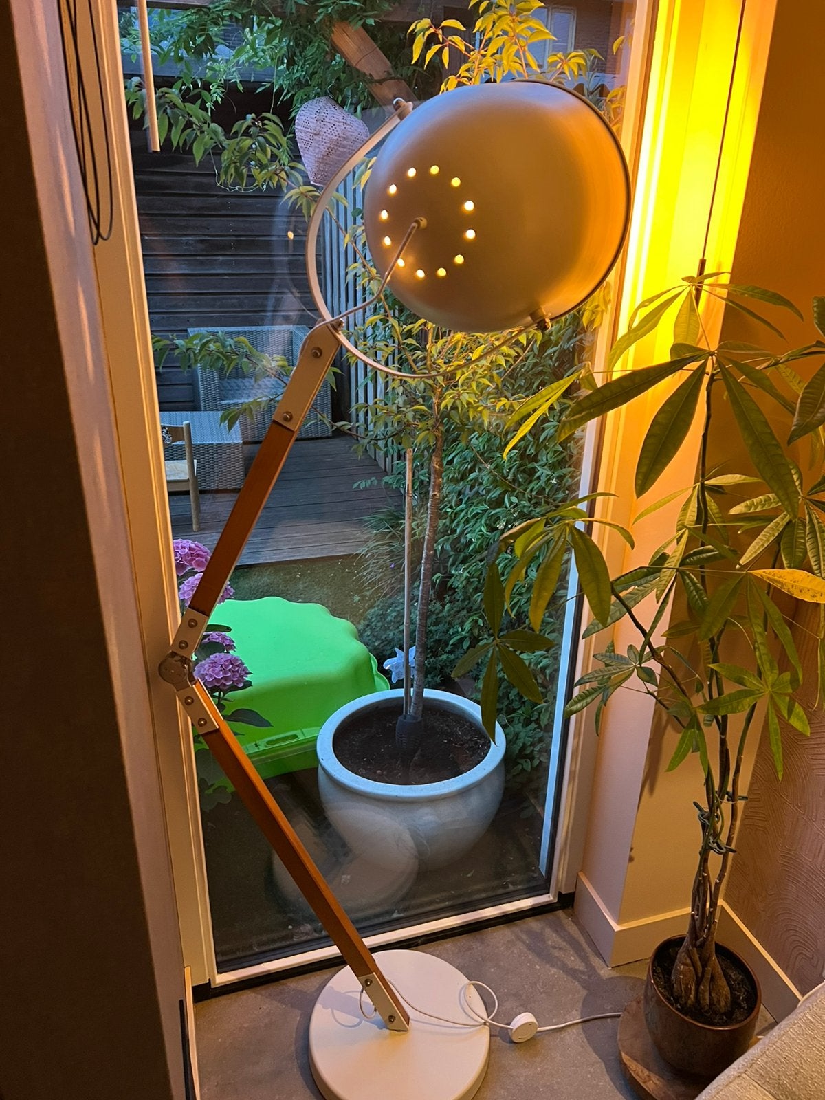 Wit en houten (industriële) vloerlamp, Ophalen, Zo goed als nieuw, Metaal, 150 tot 200 cm