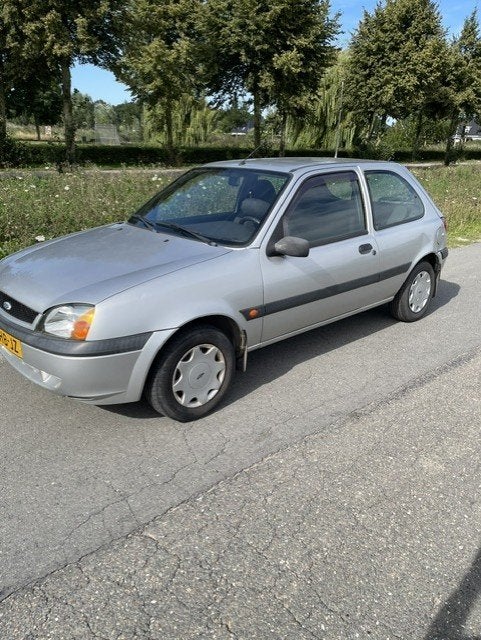 Ford Fiësta 1.3 l 3DR 2001 Grijs, 1299 cc, 40 €/maand, 4 cilinders, Handgeschakeld