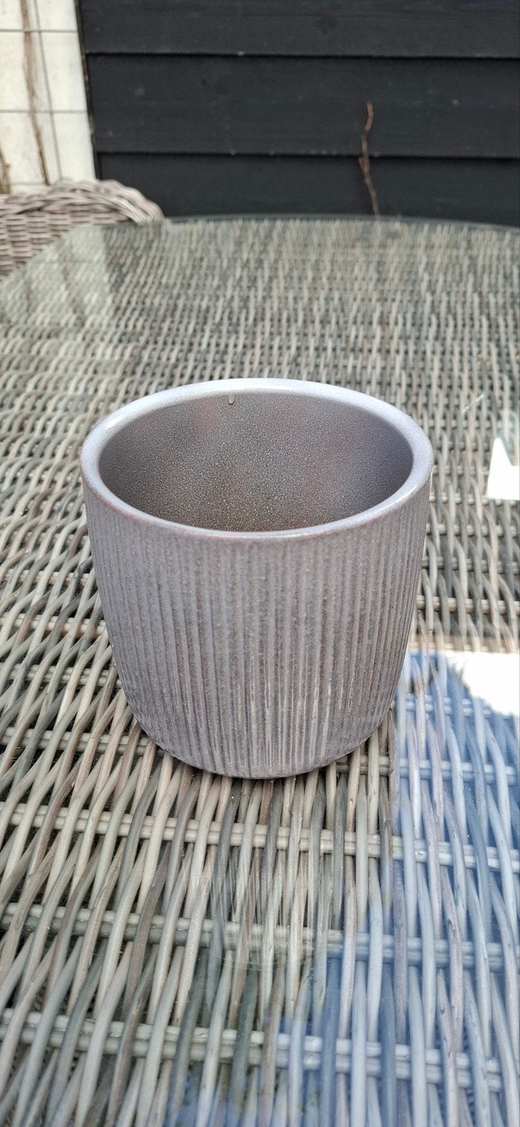 Stijlvolle grijze pot met ribbels - Zo goed als nieuw, Rond, Pot of Kruik, Geribbeld, Ophalen of Verzenden