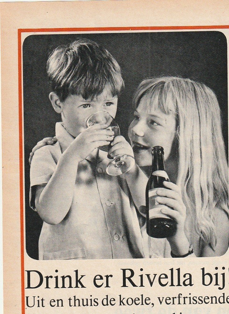 Retro reclame 1966 Rivella frisdrank jongetje meisje delen, Verzenden, Overige typen