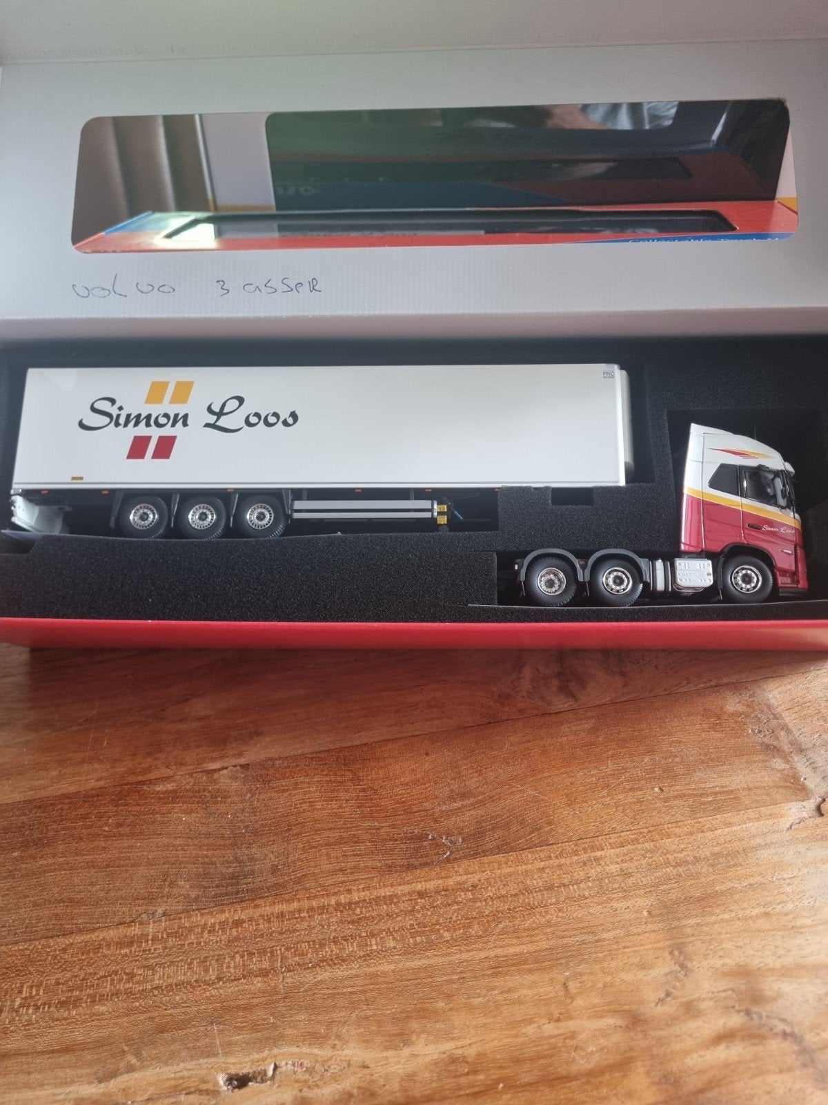 Volvo FH Simon Loos met koeltrailer schaalmodel, Ophalen of Verzenden, Zo goed als nieuw, Overige merken
