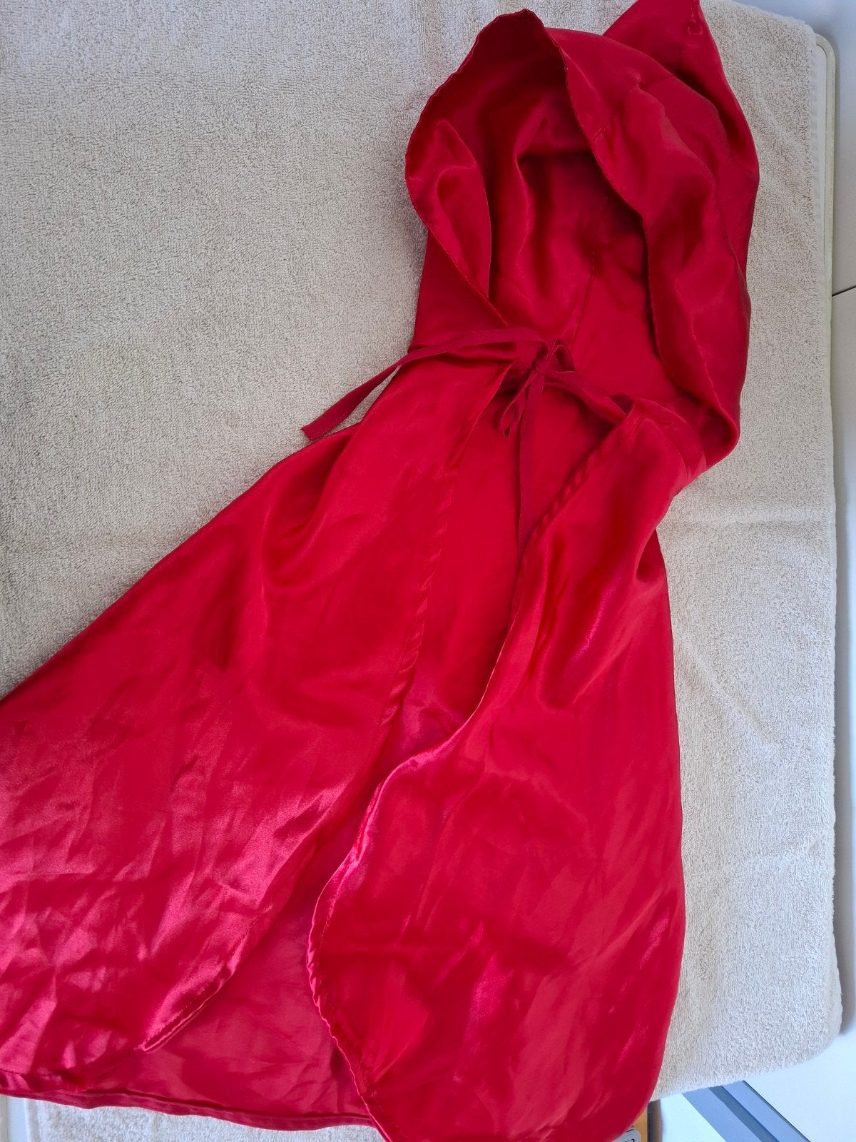 Roodkapje cape €3,50, Ophalen of Verzenden, Button of Speldje