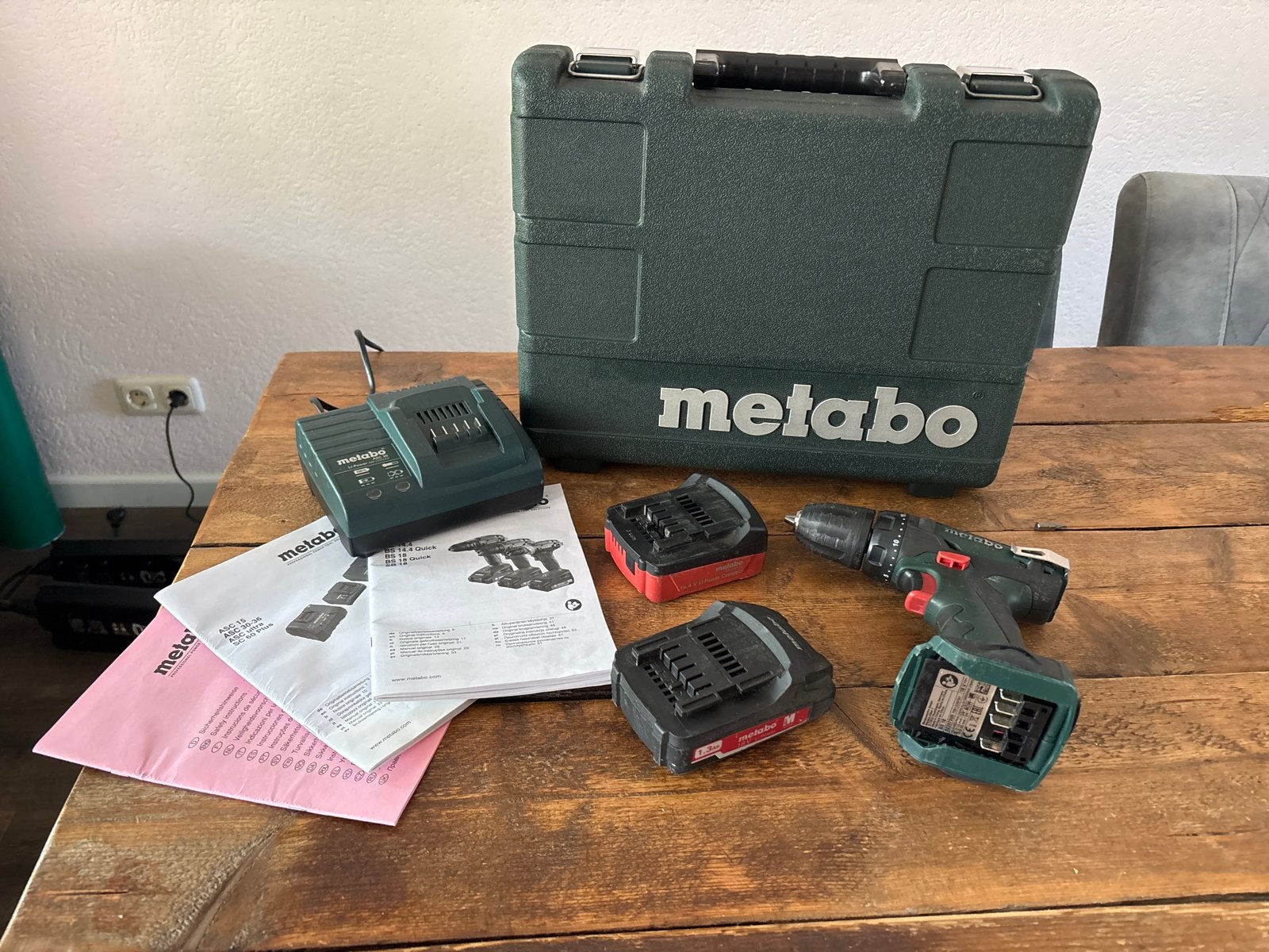 Metabo BS18 Accuboormachine met 2 accu's en oplader, Gebruikt, Variabele snelheid, Ophalen of Verzenden, Boor- en Schroefmachine