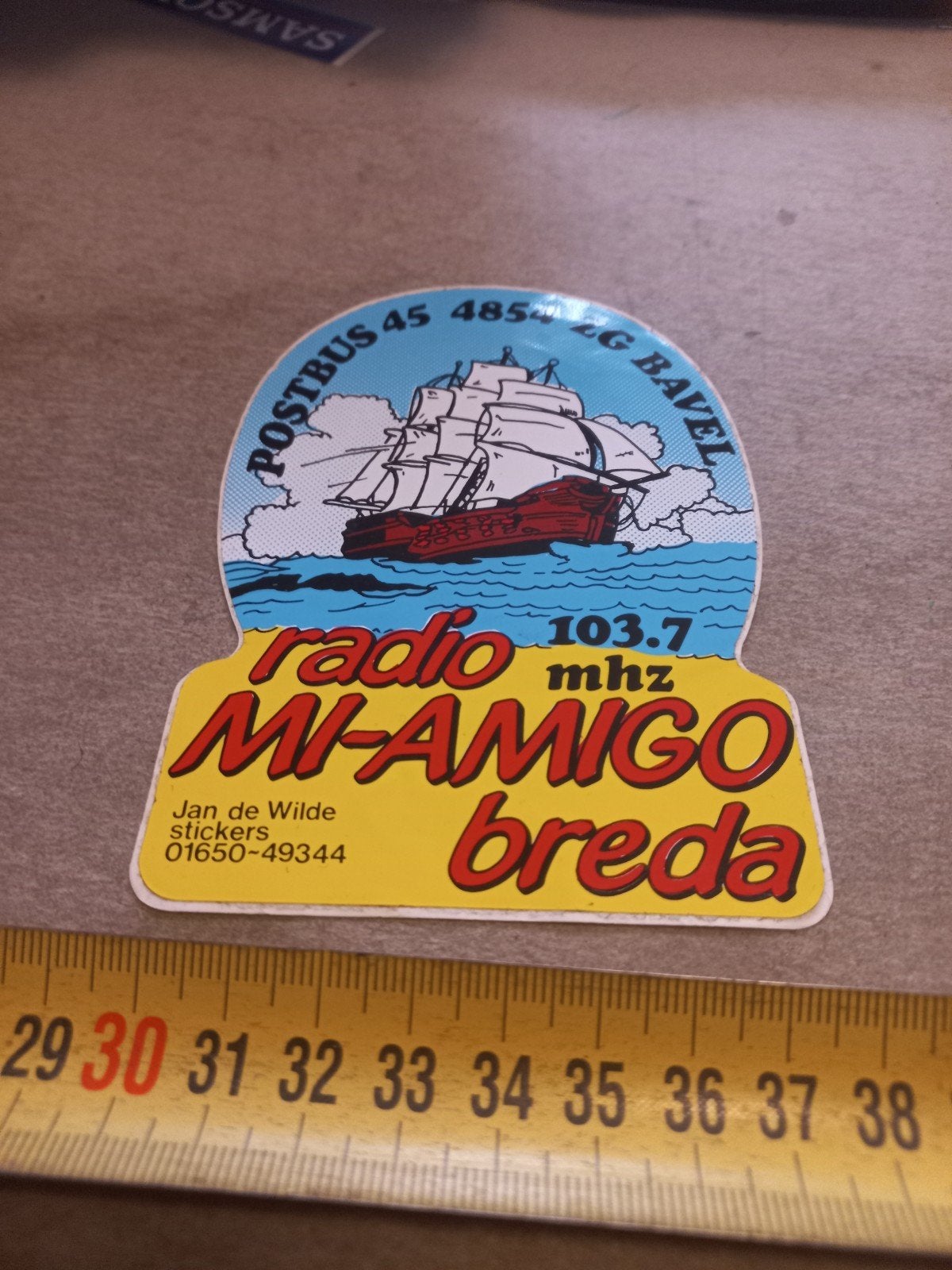 Vintage Radio Mi-Amigo Breda Sticker - Jan de Wilde, Verzamelen, Ophalen of Verzenden, Gebruikt, Overige typen