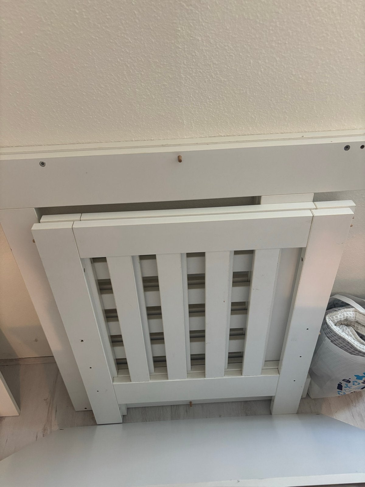 Witte houten box met verstelbare bodem, Kinderen en Baby's, Boxen, Ophalen, Gebruikt, Vierkant, In hoogte verstelbaar