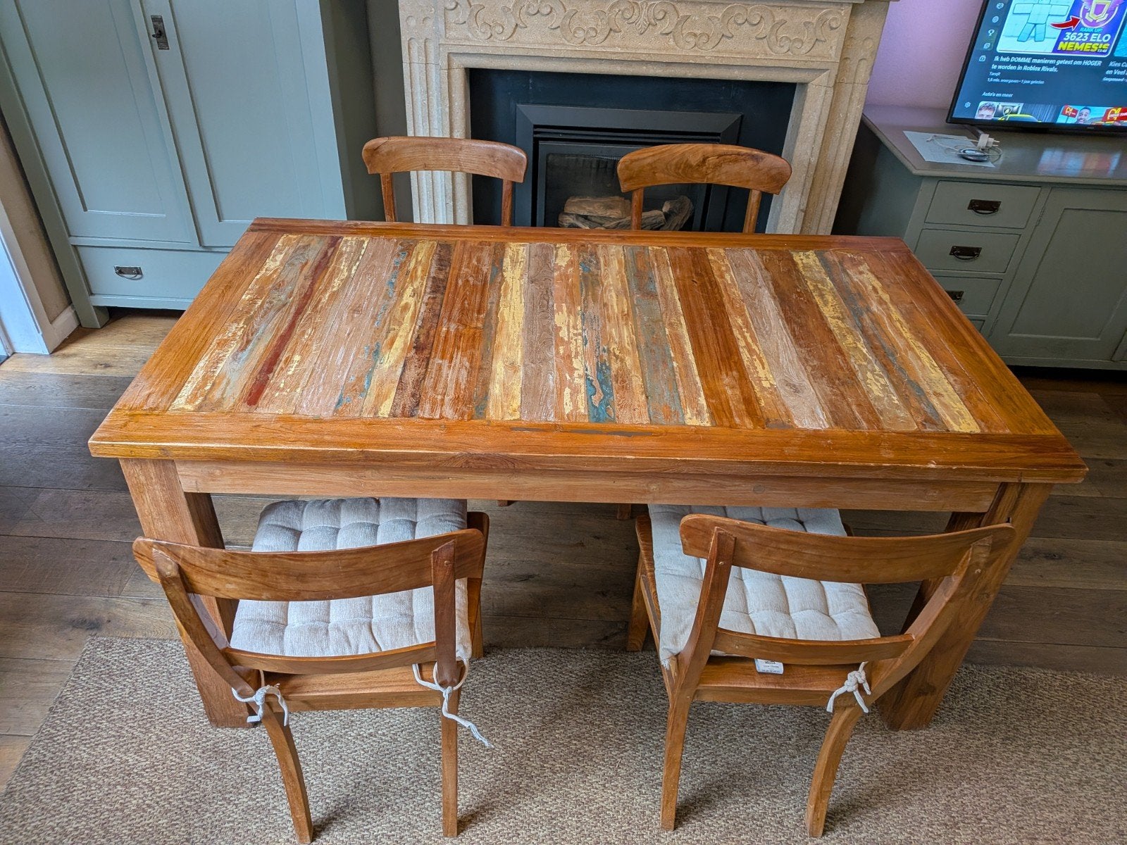 Eettafel met 4 houten landelijke stoelen, Huis en Inrichting, Ophalen, Zo goed als nieuw, 4 tot 6 stoelen