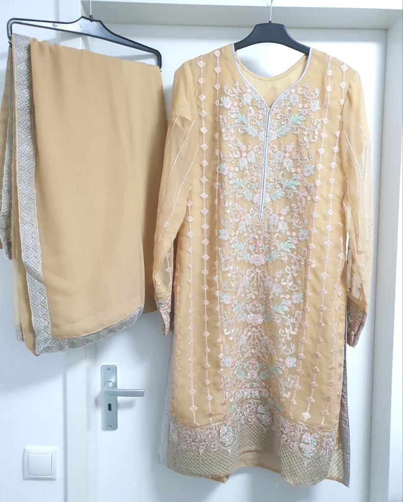Nieuw Beige Geborduurd Chiffon Indiase3-delig Pak Maat M, Ophalen of Verzenden, Nieuw, Maat 38/40 (M), Beige