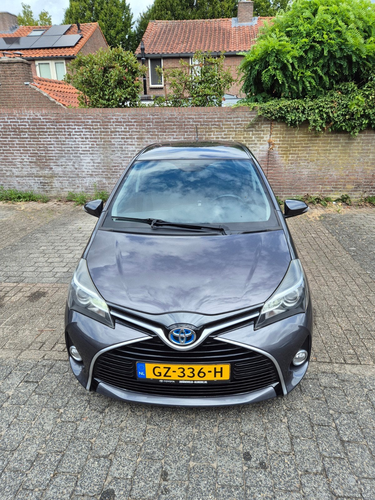 Toyota Yaris 1.5 HSD 55KW 5DRS 2015 Grijs, Auto's, 1497 cc, 74 pk, 4 cilinders, 49 €/maand