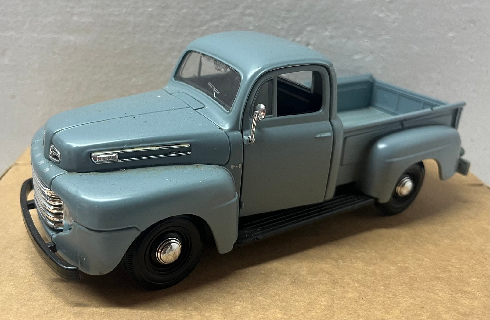 1:25 Maisto, Ford F1 Pickup 1948 , Metaal, Ophalen of Verzenden, Gebruikt, Auto, Maisto