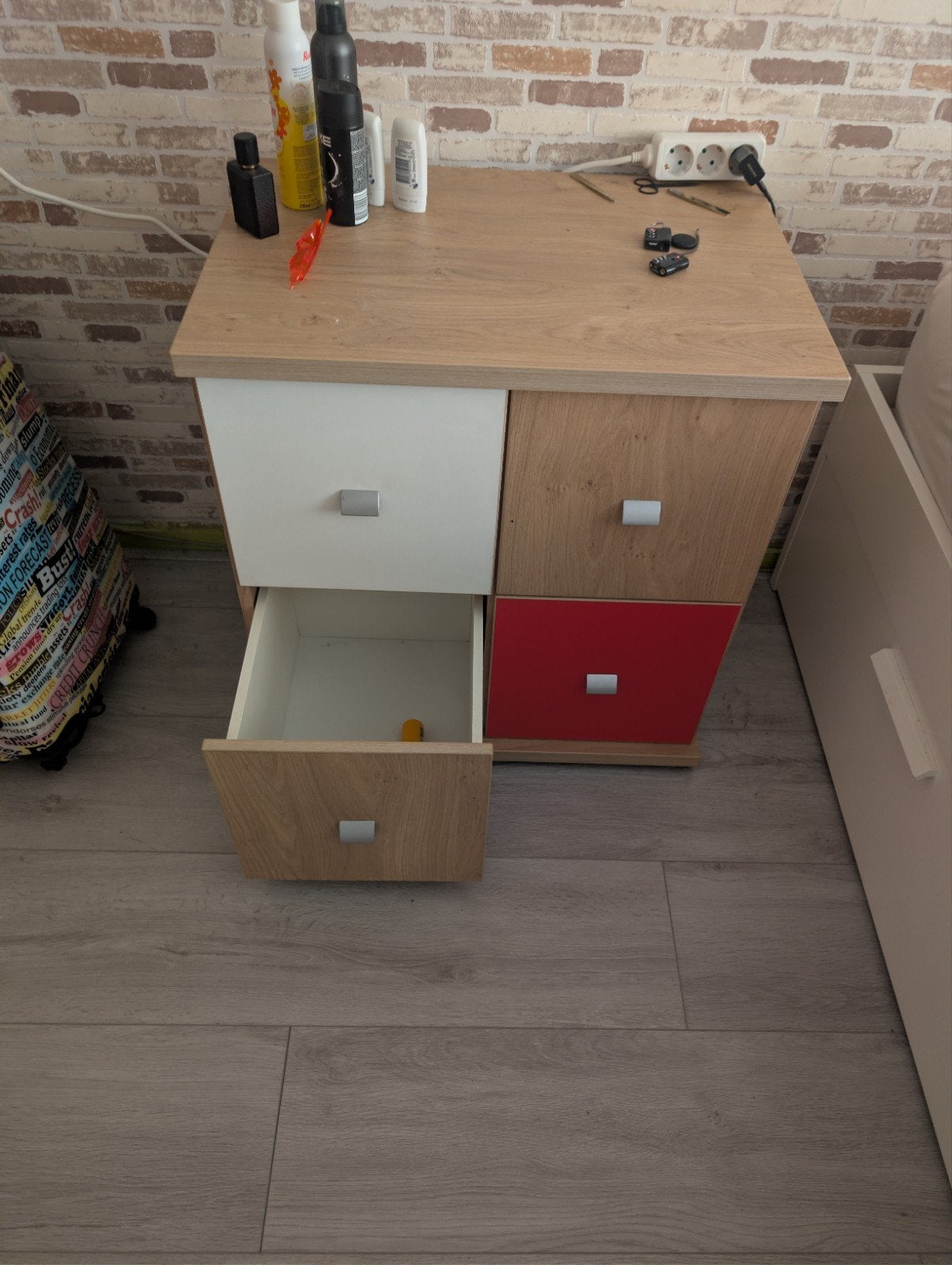 Nachtkastje/Opbergkastje met lades en deurtjes, Ophalen, Gebruikt, Modern, Speels, 1 of 2 laden