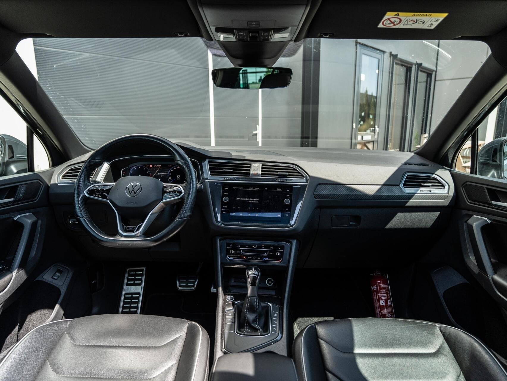 Volkswagen Tiguan 1.5 TSI R-Line Leder|Cam|Memory|Pano|VOL!, 15 km/l, 1498 cc, Zwart, 4 cilinders