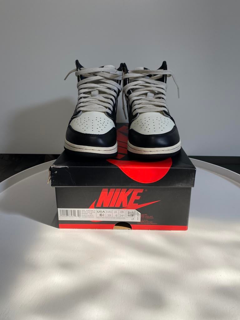 Nike Air Jordan 1 Retro High Dark Mocha, Bruin, Ophalen of Verzenden, Sneakers of Gympen, Gedragen