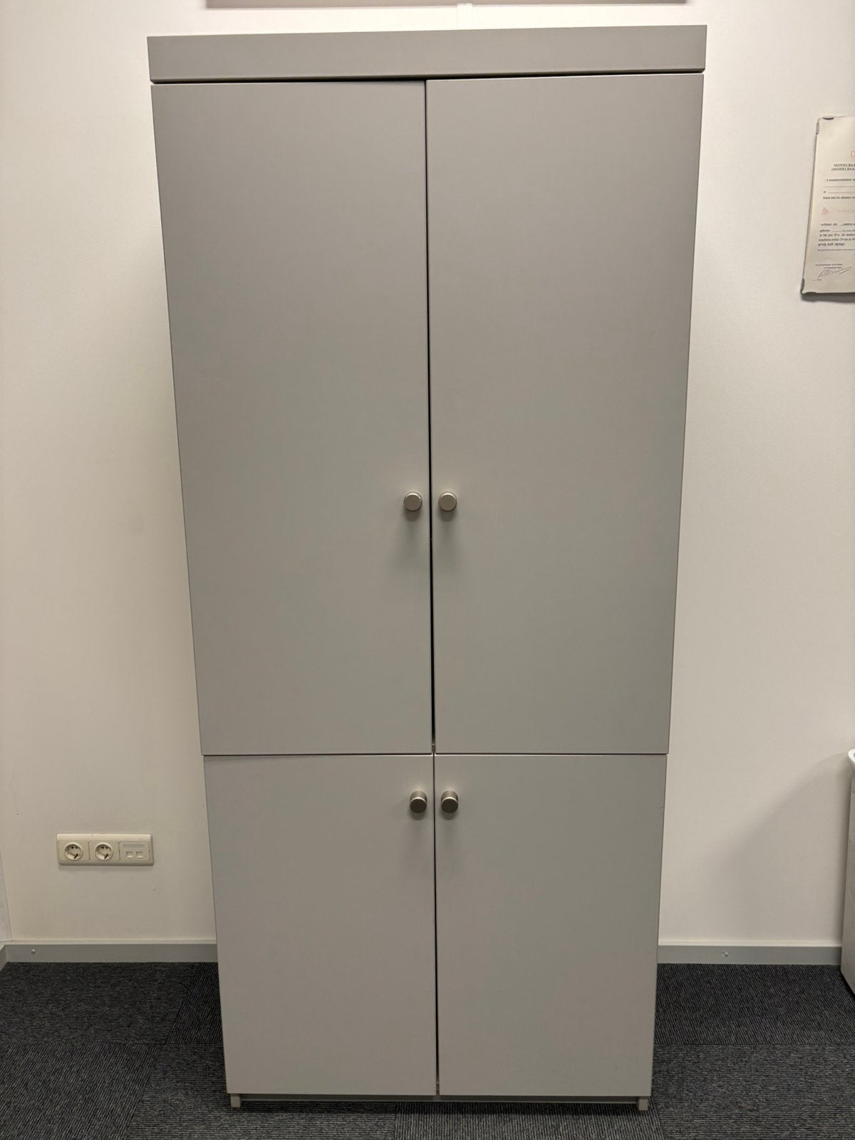 houten kast met dubbele deuren, Ophalen, Gebruikt, 100 tot 150 cm, Meerdere deuren