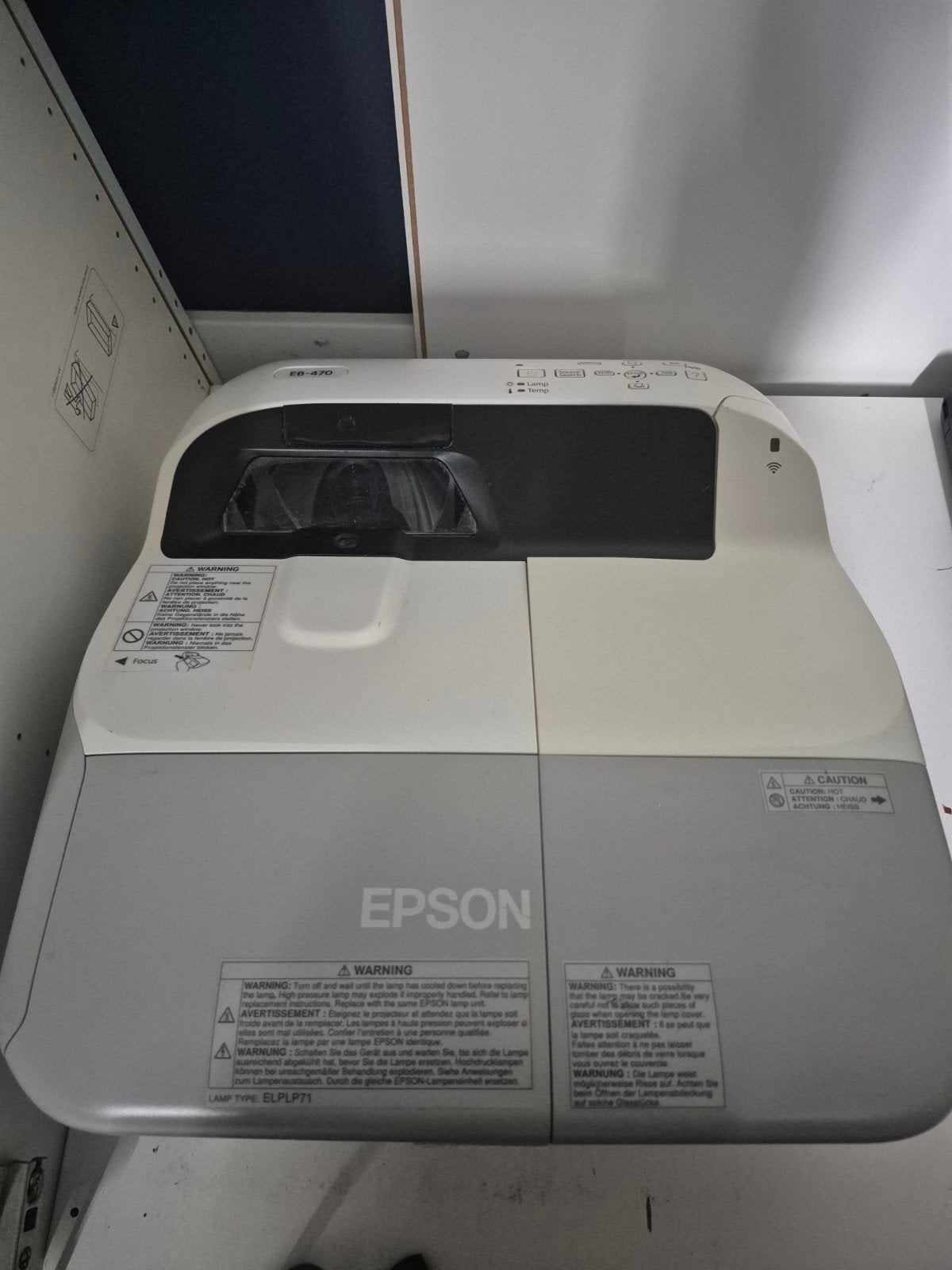 Epson EB-470 Short Throw Beamer met Afstandsbediening, Audio, Tv en Foto, Beamers, Gebruikt, Epson, Ophalen of Verzenden, LCD