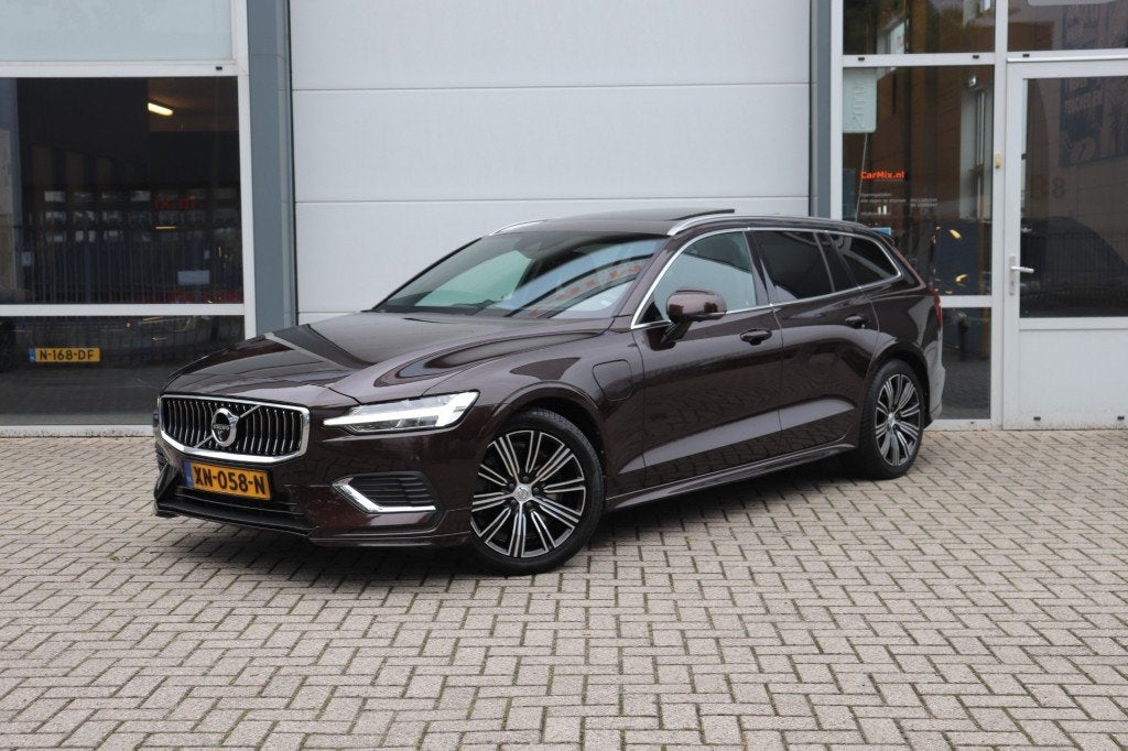Volvo V60 2.0 T8 Twin Engine AWD Inscription (391PK)/ORIG.NL, Auto's, Automaat, Parkeerassistent, Gebruikt, 4 cilinders