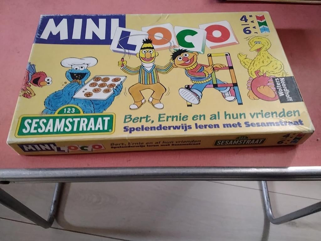 Minni loco Sesamstraat bazesdoos en 2 boekjes € 10, Kinderen en Baby's, Ophalen of Verzenden, Gebruikt