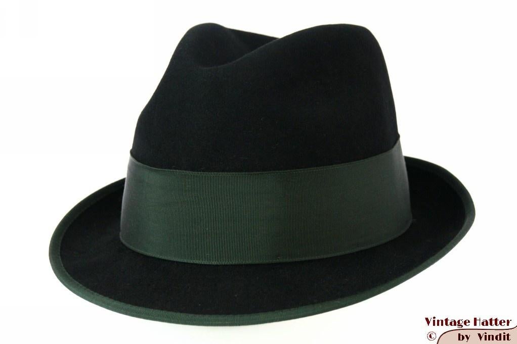 Vintage Jacht gleufhoed Mayser zwart met groene band 57, Kleding | Heren, Hoeden en Petten, Ophalen of Verzenden, 57 cm (M, 7⅛ inch) of minder
