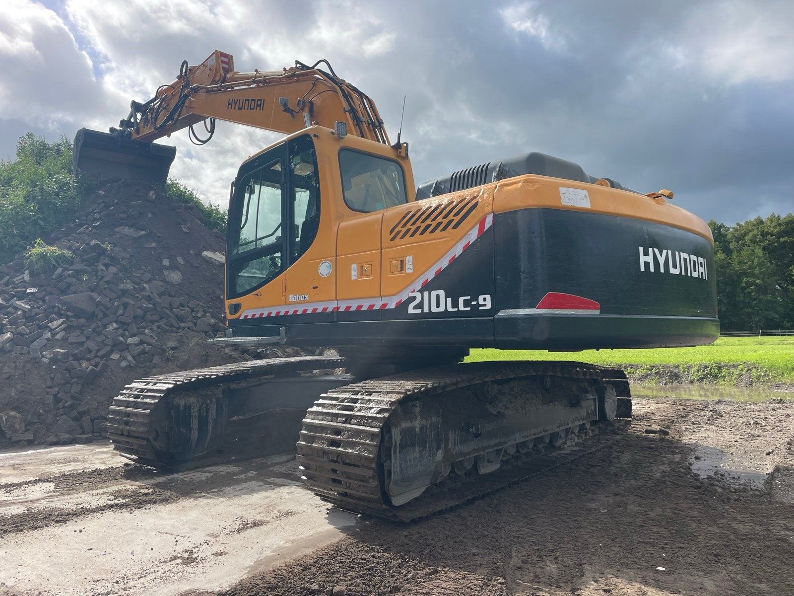Hyundai 210LC-9 Graafmachine met diverse aanbouwdelen, Ophalen, Graafmachine