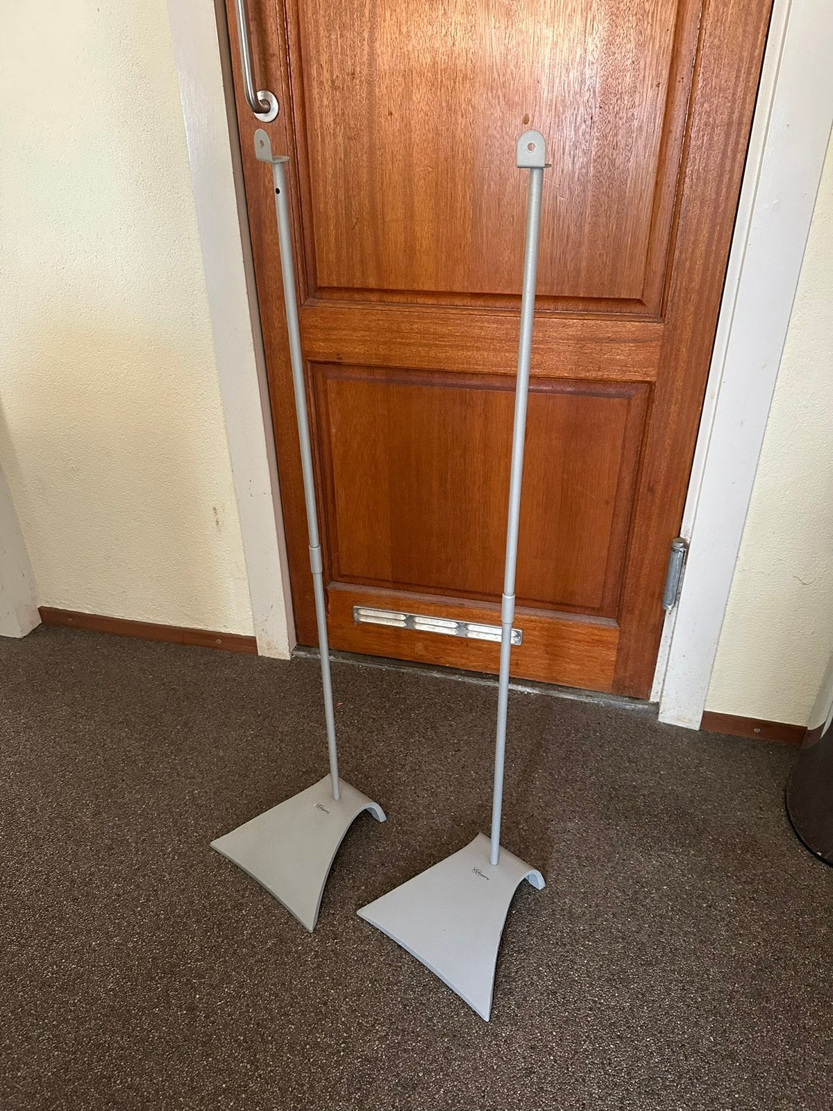 4 stuks Vogel’s Speakerstandaards, Ophalen, Zo goed als nieuw