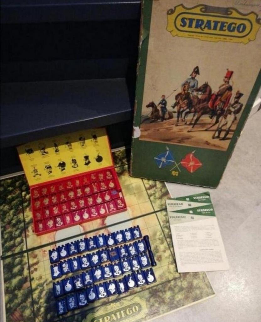 Stratego, bordspel met houten speelstukken, Een of twee spelers, Ophalen of Verzenden, Zo goed als nieuw