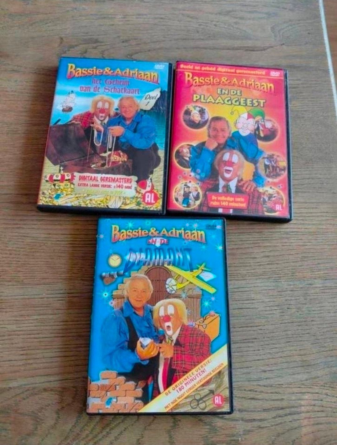 Bassie en Adriaan Schatkaart 1, Plaaggeest en Diamant dvds, Alle leeftijden, Tv-serie, Ophalen of Verzenden, Zo goed als nieuw